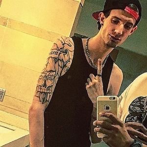 Meet your Posher, Levi